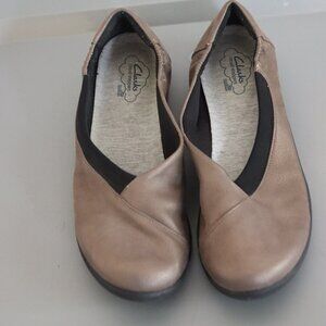 Clarks Cloud Stepper Soft Cushion Size 9 Womens Shoe Bronze